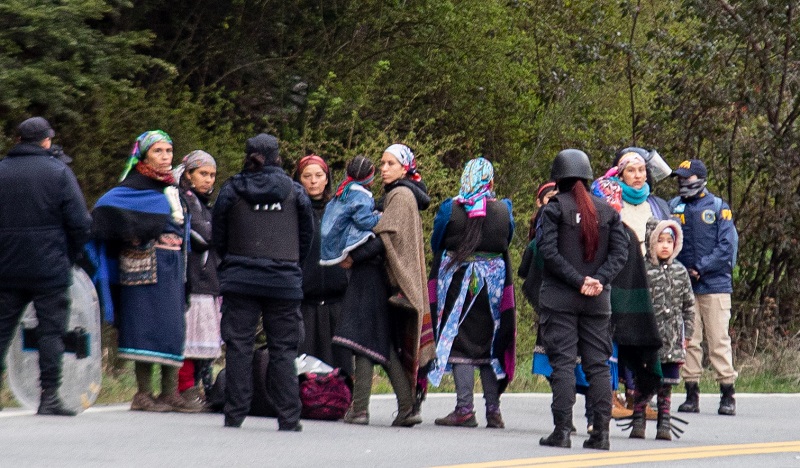 Reclaman por liberación de una machi, varios detenidos y hasta un nacimiento 