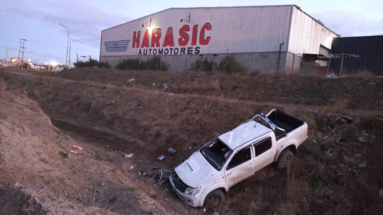 Manejaba alcoholizado y terminó volcando 