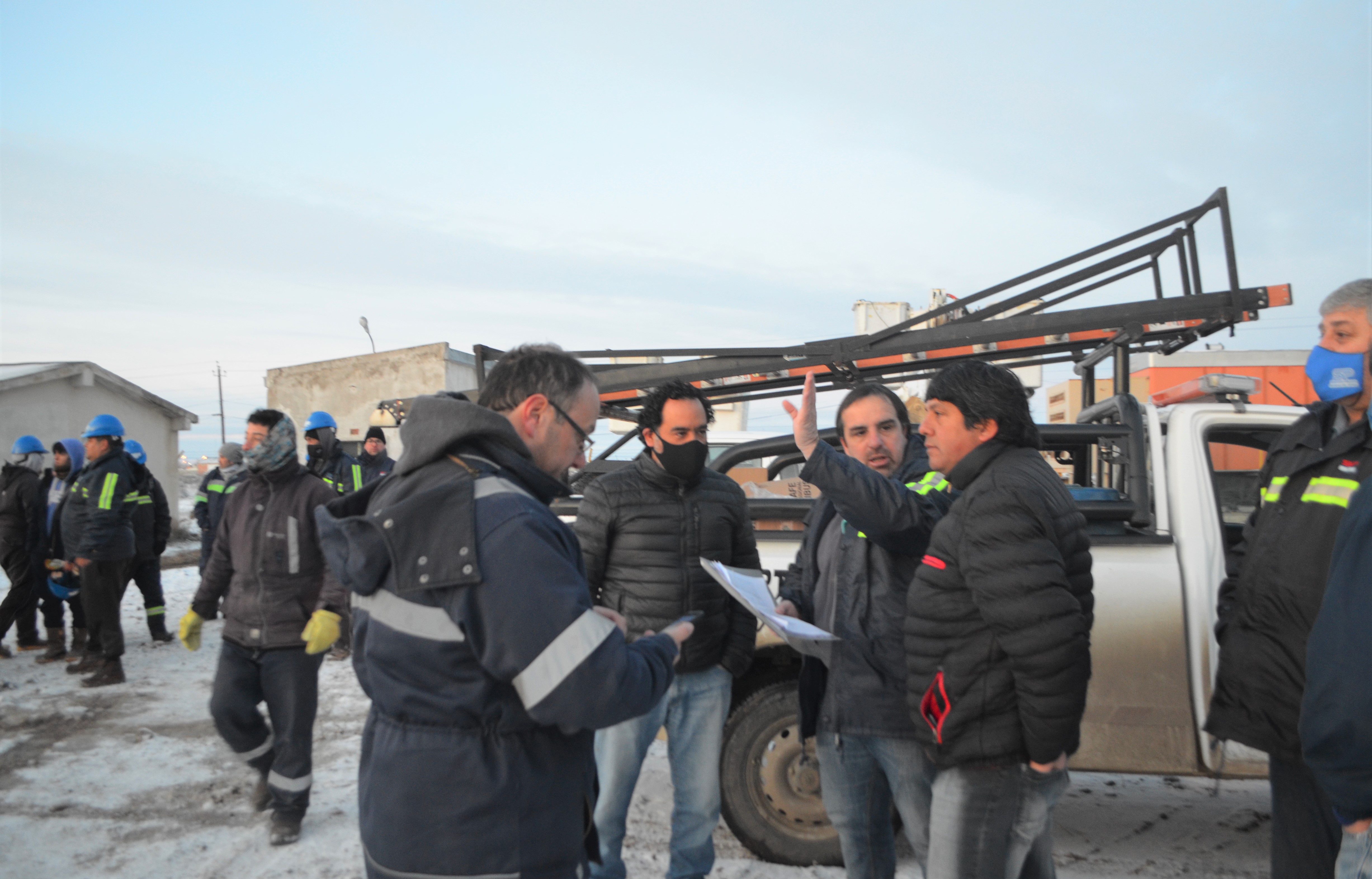 Servicios Públicos Distrito Cañadón Seco fue parte del recambio de aisladores de la línea de 66 kv