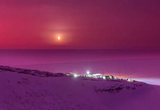 Espectacular fenómeno dejó a la Antártida teñida de rosa 