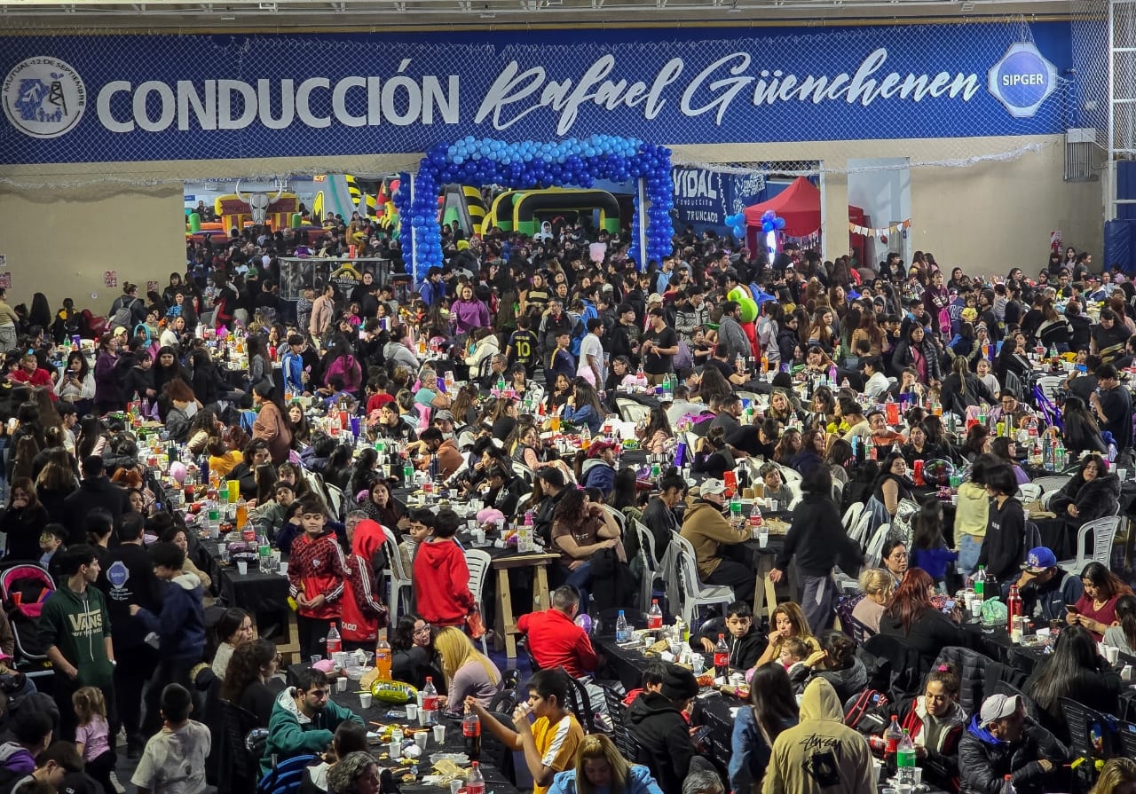 Una multitudinaria caminata reunió a familias y adultos mayores en Río Gallegos