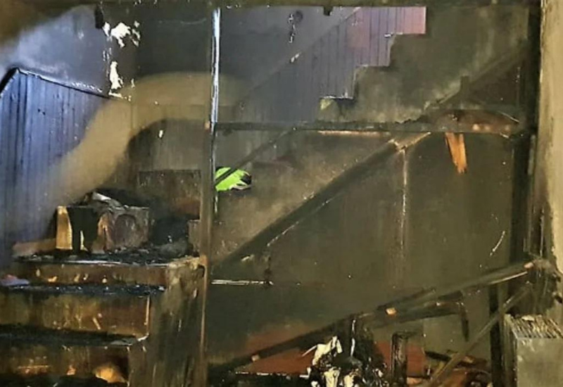 Dos nenes y su tío de 16 años lograron escapar de un incendio