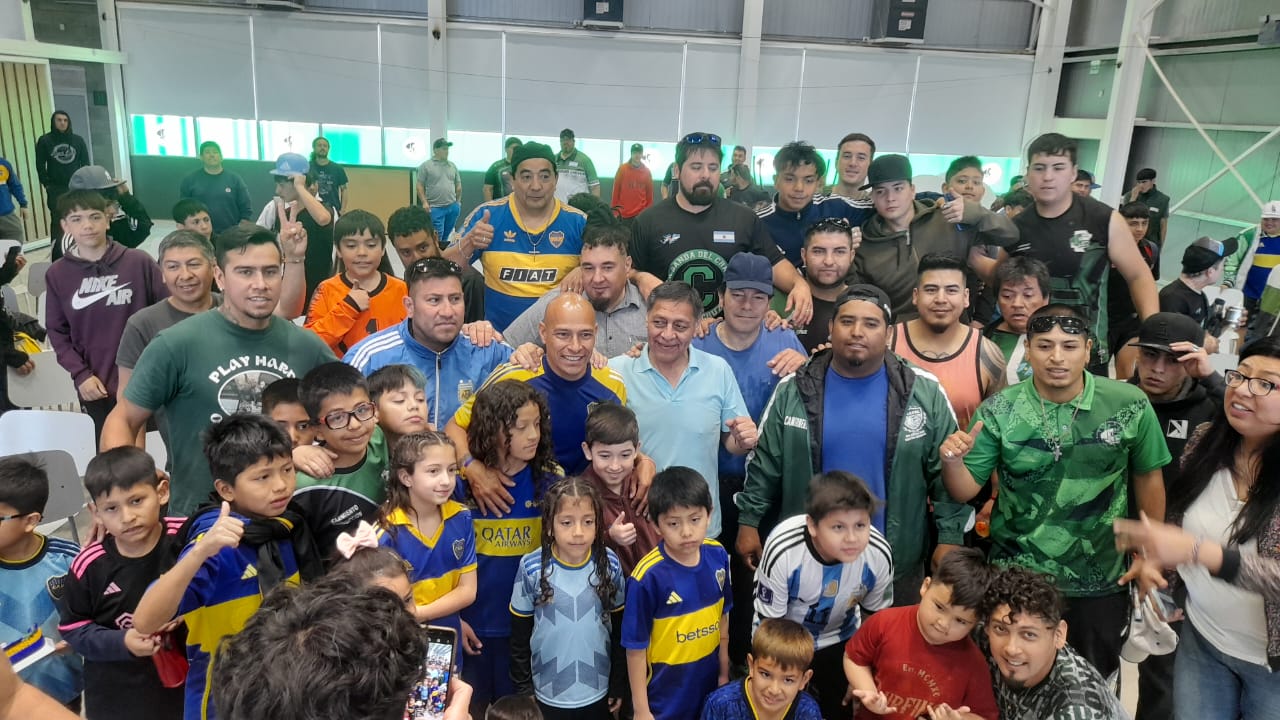 Clemente Rodriguez brindó una inspiradora charla para los jóvenes caletenses 
