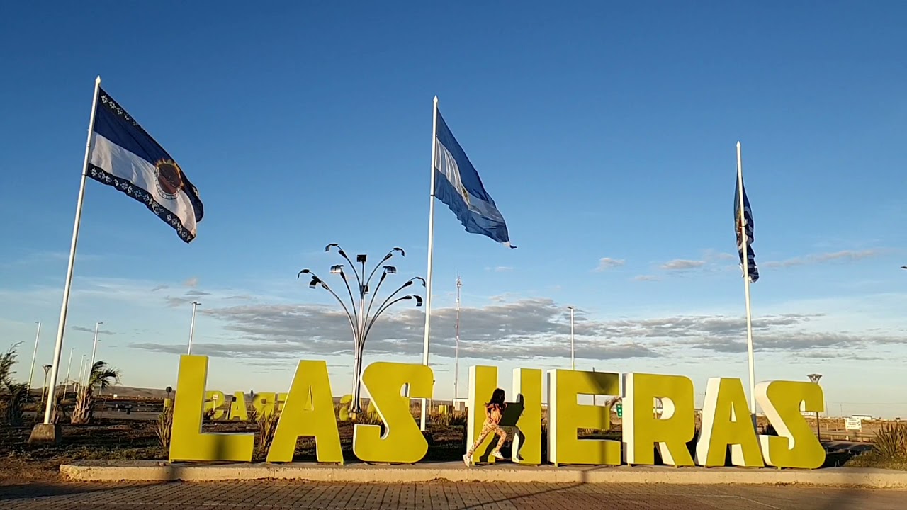 Un grupo de desocupados realiza un reclamo en pedido de trabajo