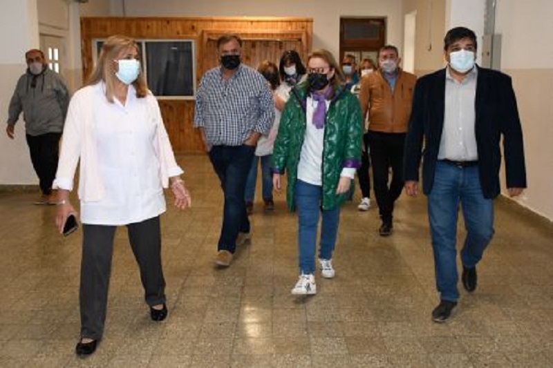 Alicia participó de la jornada de vacunación en la Escuela Primaria Provincial N° 9 de El Calafate
