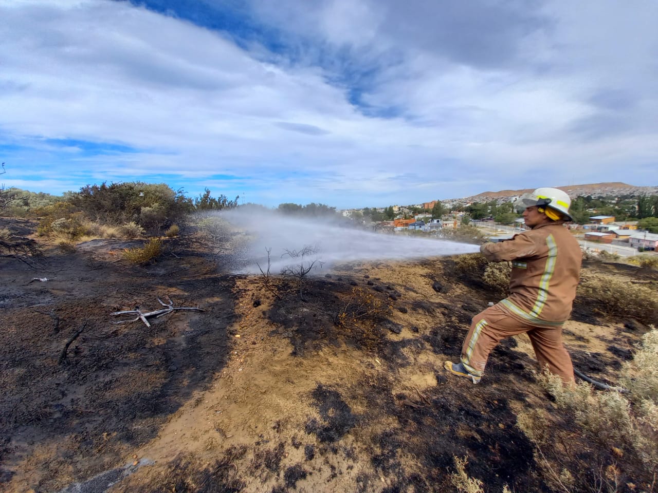 Alarma por un incendio en la bajada del Meprisa