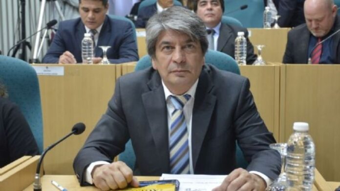 Garrido propicia ir por afuera: 
