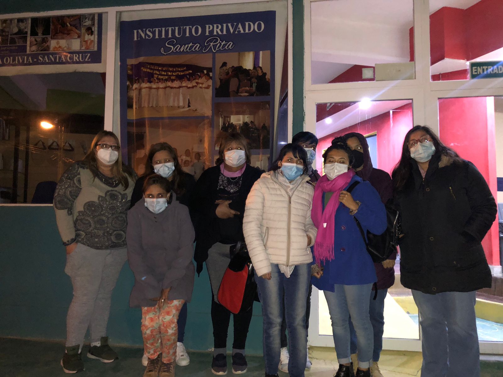 Llevan  cuatro años de espera: Egresados del instituto Santa Rita exigen sus títulos terciarios