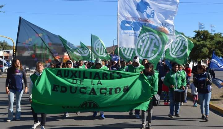 ATE denunció que los auxiliares de la educación no cobraron, y apuntan contra Velázquez