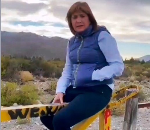Tremendo: A 4 años de la desaparición de Santiago Maldonado, Patricia Bullrich se filmó en el lugar negando el hecho