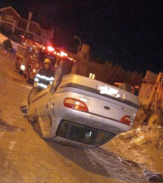 Manejaba borracho y volcó 