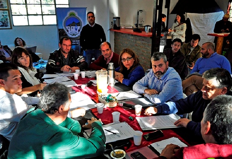 Diputados de Zona Norte de Santa Cruz declararàn emergencia petrolera y amenazan con rescindir contrato con YPF por la falta de inversiones