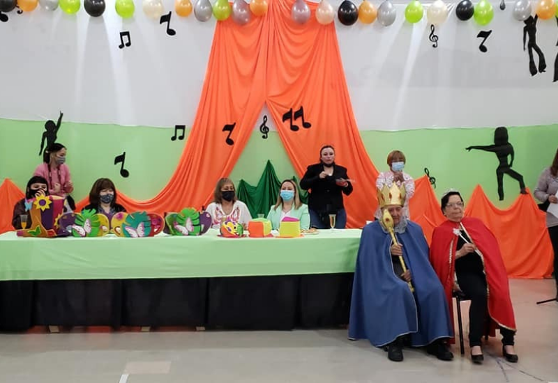 El Hogar de Ancianos municipal festejó la primavera con la elección del Rey y la Reina
