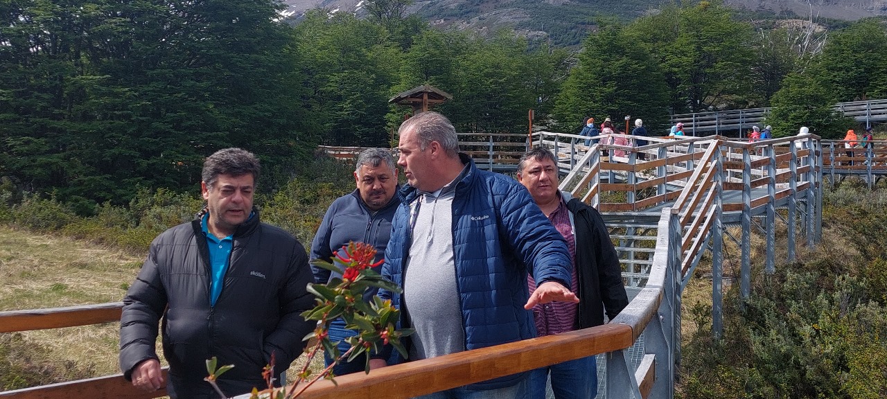 Comienzan a restaurar la pasarela del Glaciar Perito Moreno para mejorar la seguridad  turística