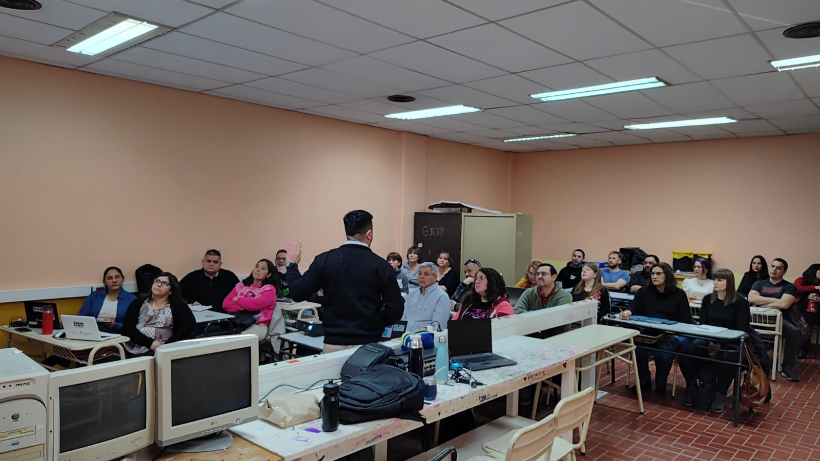 Servicios Públicos trabaja en la iluminación de la calle 22 de Río Gallegos