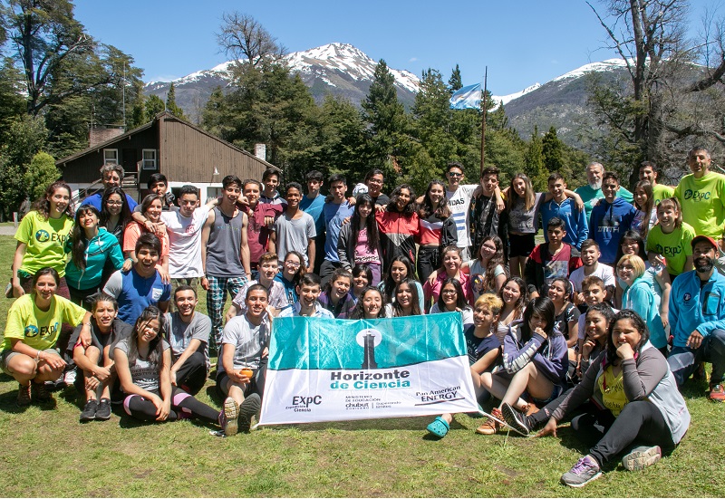 Estudiantes secundarios participaron de la 3°edición del campamento científico que promueve PAE en el lago Futalaufquen