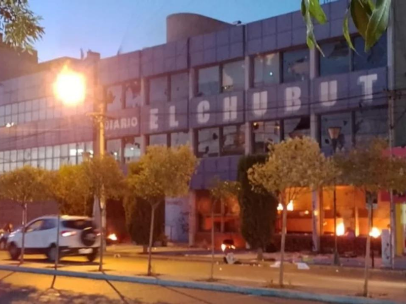 Allanamientos por ataque a diario El Chubut: hay dos detenidos