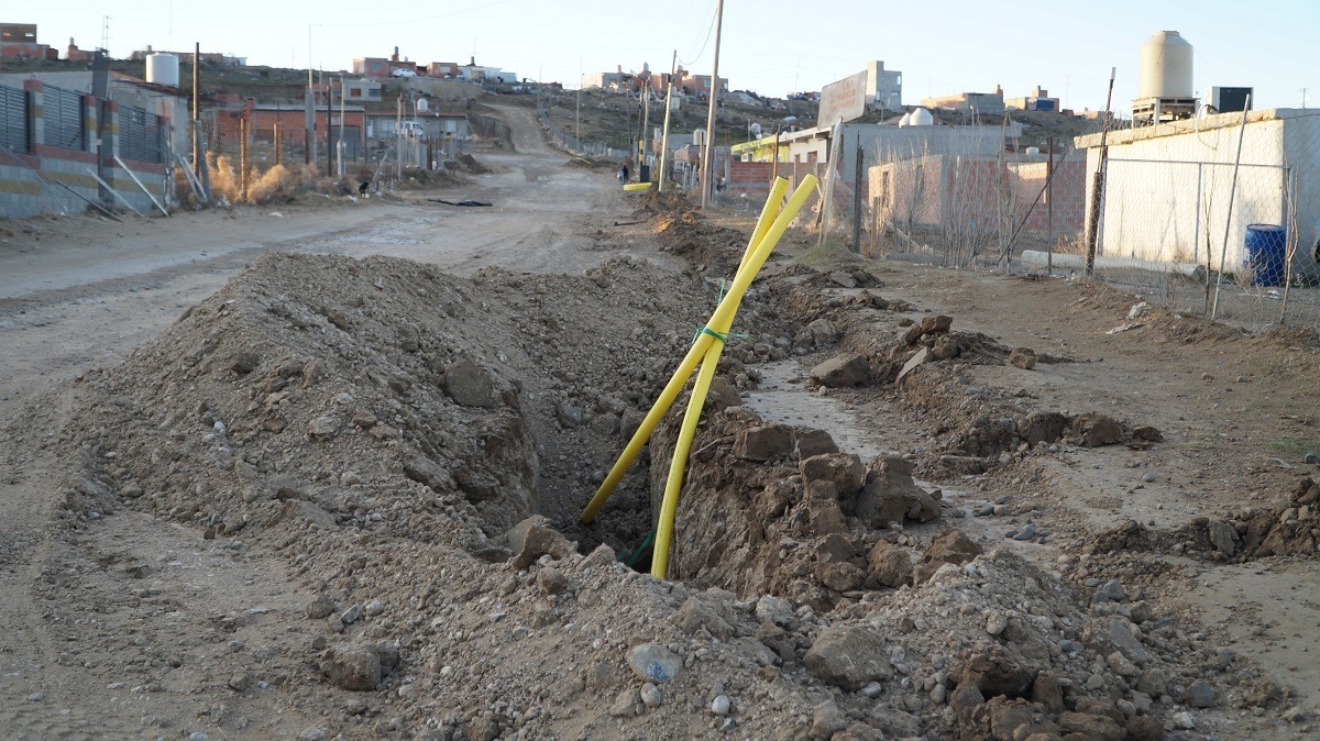 Luego del reclamo de los vecinos dio inicio la obra de la red de gas del barrio ARA San Juan