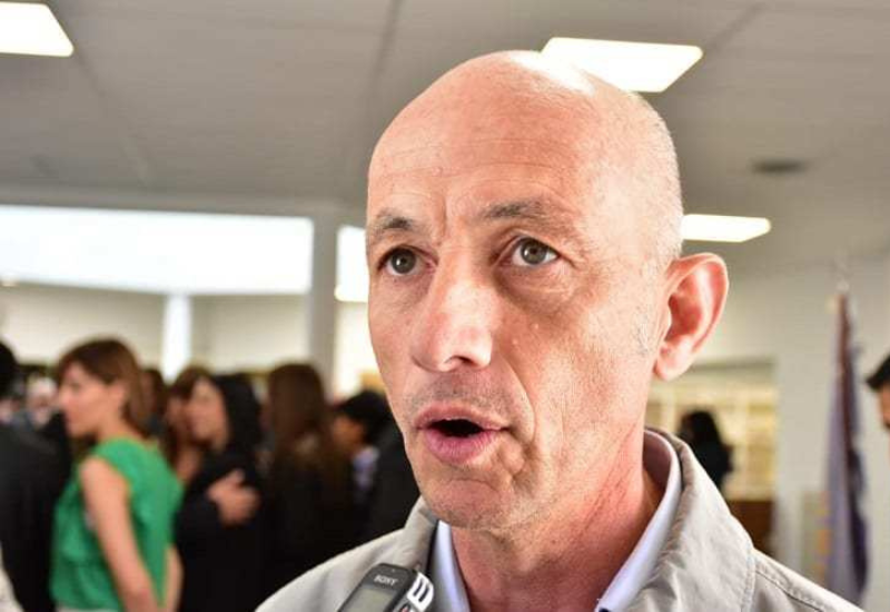 Cotillo anticipó que en julio los municipales cobrarán con aumento