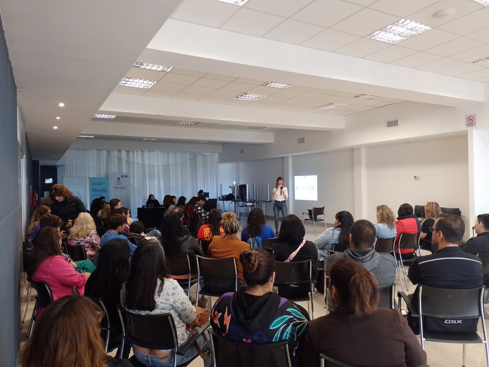 Hoy se desarrolló la charla abierta 