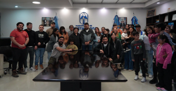 Carrizo entregó nuevos lotes y títulos de propiedad: ya son 200 terrenos adjudicados en 2025