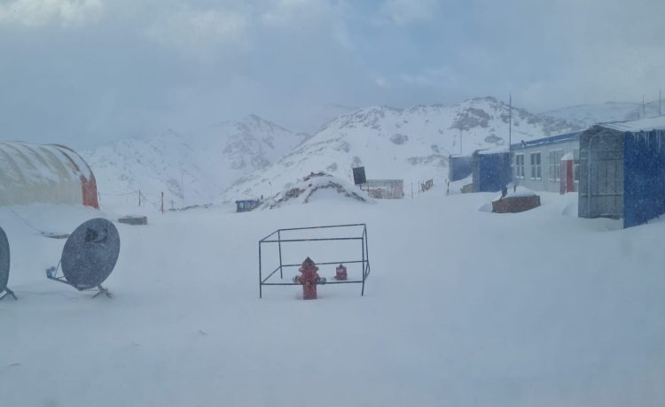 Intensa nevada en la Cordillera: proyectos mineros desmovilizan sus equipos