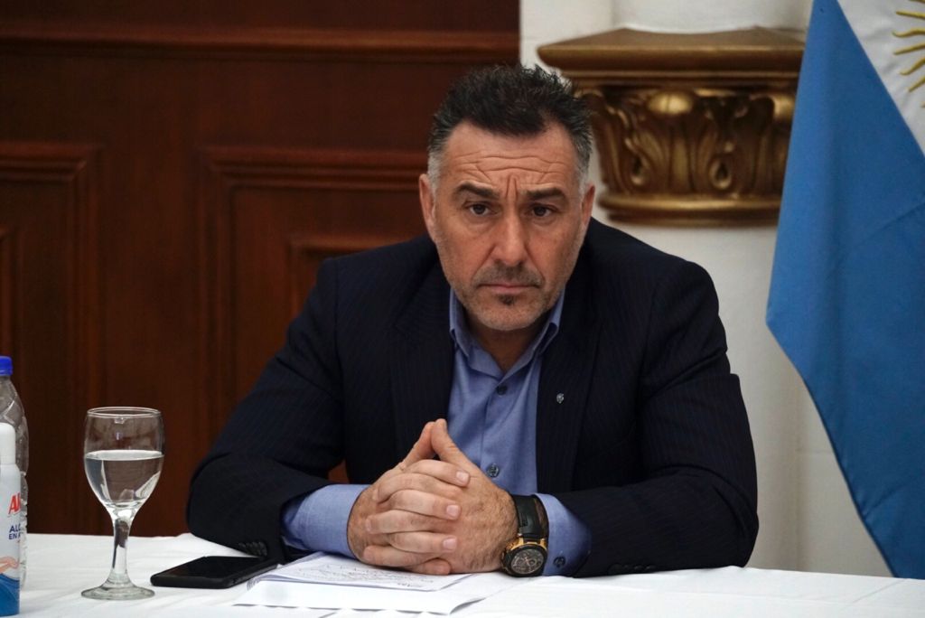 Cambios: La gobernadora le aceptó la renuncia al jefe de gabinete Leonardo Alvarez 