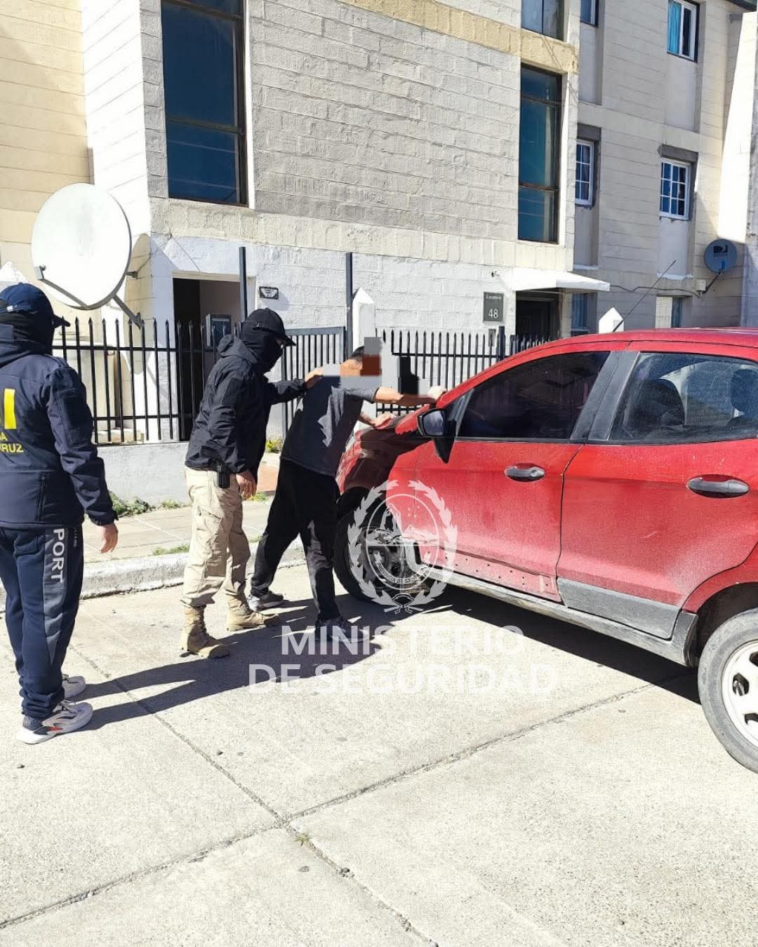 Allanamientos en Puerto Deseado: secuestran armas y municiones en causa por amenazas con arma de fuego