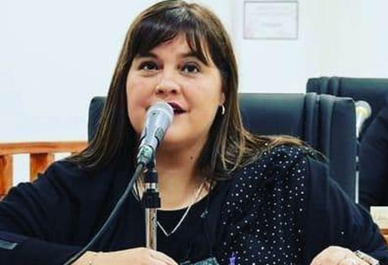 Daniela D amico pide la renuncia del ministro García por dilapidar fondos de salud
