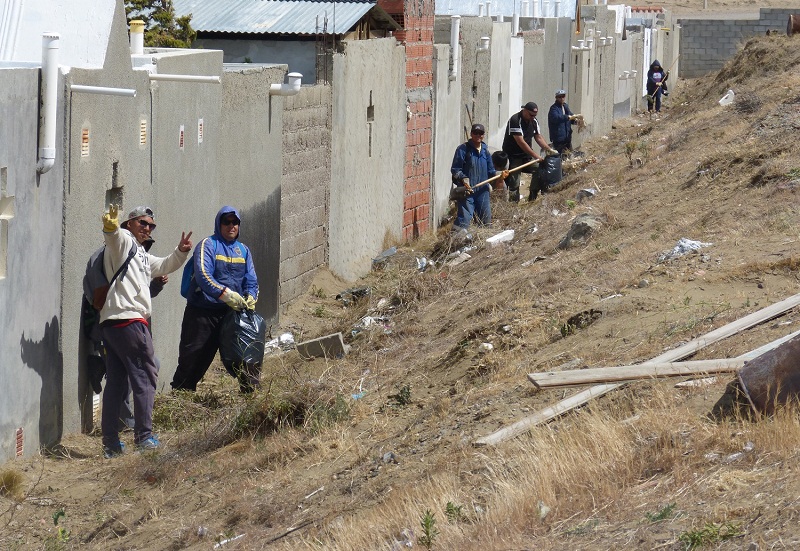 El operativo de limpieza de Servicios llegó al Cementerio 