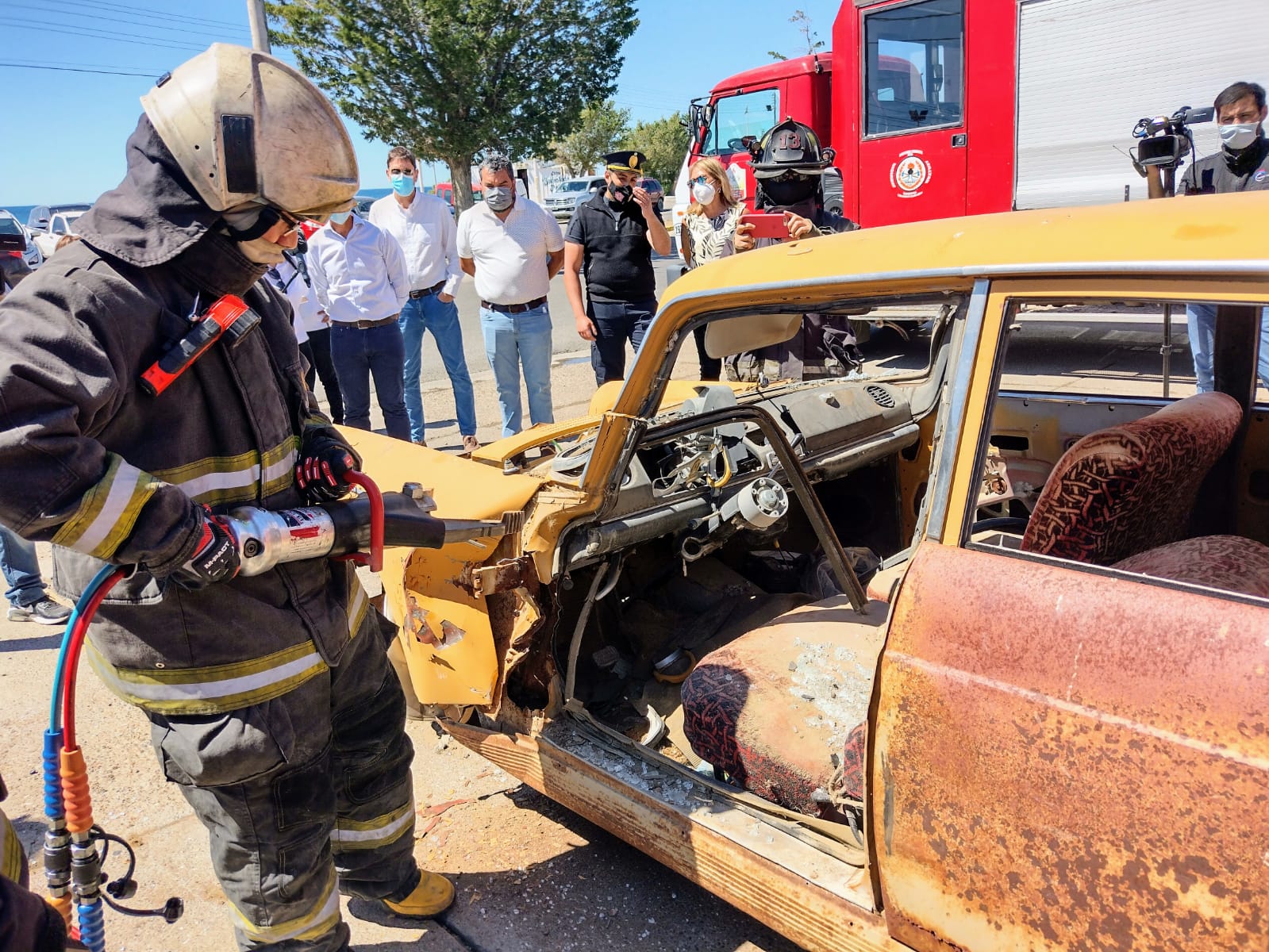 Bomberos recibió herramientas para rescates vehiculares que fueron donadas por la Municipalidad