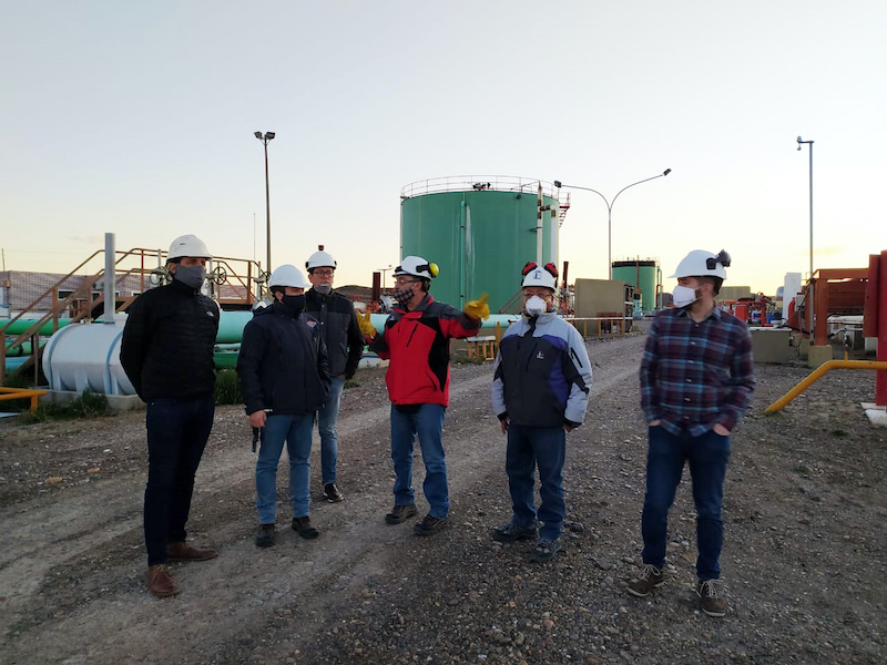Autoridades del IESC recorrieron instalaciones de SINOPEC en Cañadón Seco