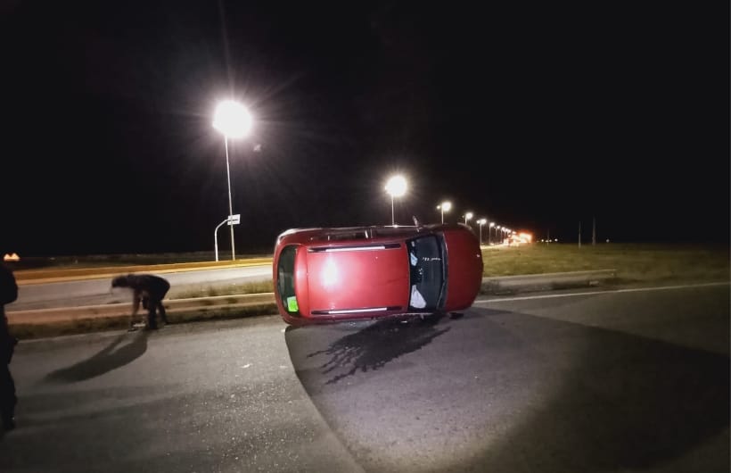 Accidente en Ruta Nacional N° 3: Conductor ebrio causa vuelco