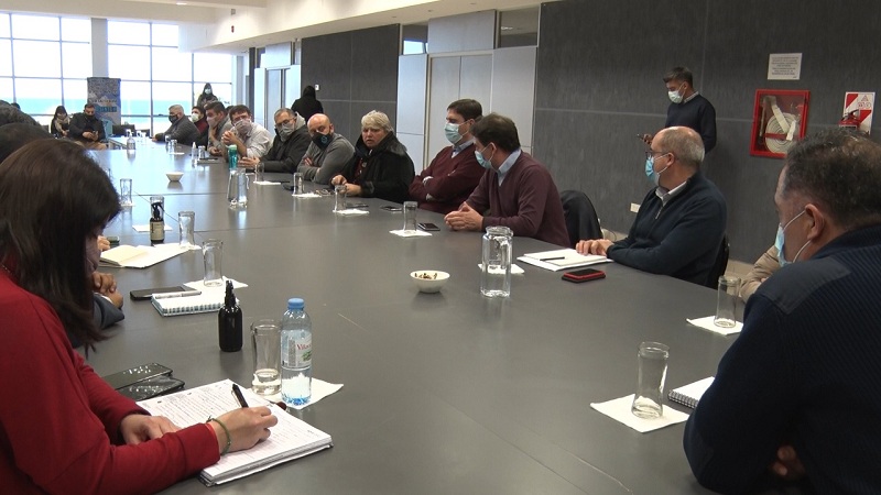 Se concretó una reunión entre funcionarios provinciales y municipales en Caleta Olivia