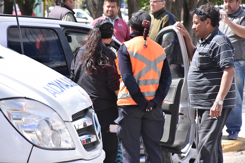 Brutal accidente automovilístico dejó 2 heridos frente al ex karuso 