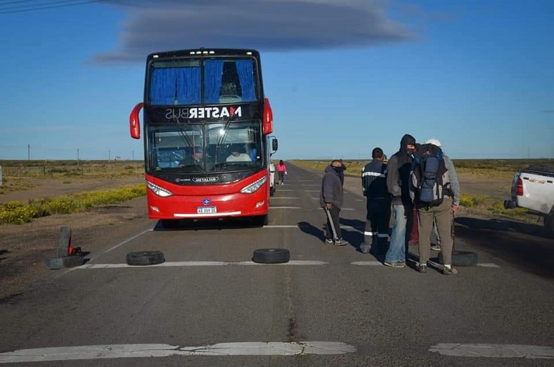 Pico Truncado: un grupo de manifestantes cortaron la Ruta N°43 