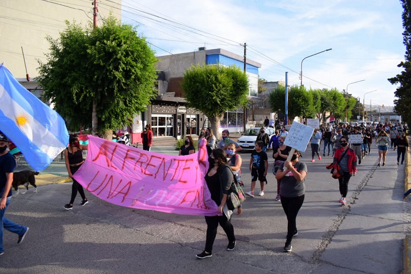 Vecinos marcharon pidiendo acceso a un terreno y a una vivienda 