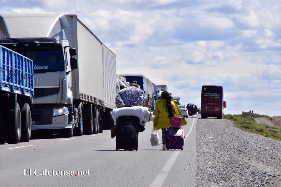 Otro día de caos en Caleta Olivia: Trabajadores Municipales cortan ruta de ingreso a la Ciudad