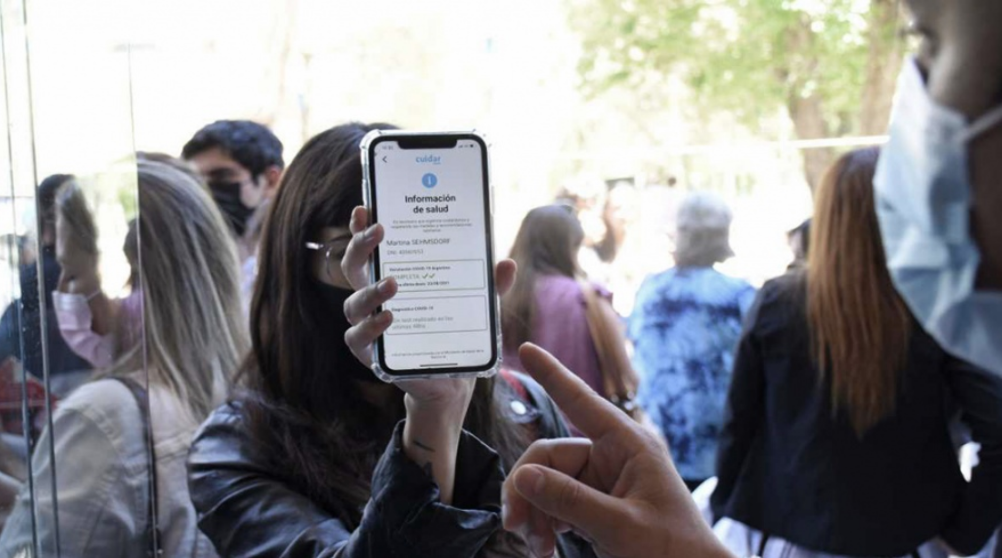 Un grupo de 400 caletenses junta firmas en contra del pase sanitario, la mayoría de ellos no está vacunado