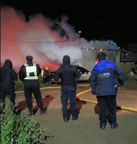 Incendio de dos casas en el barrio Néstor Kirchner