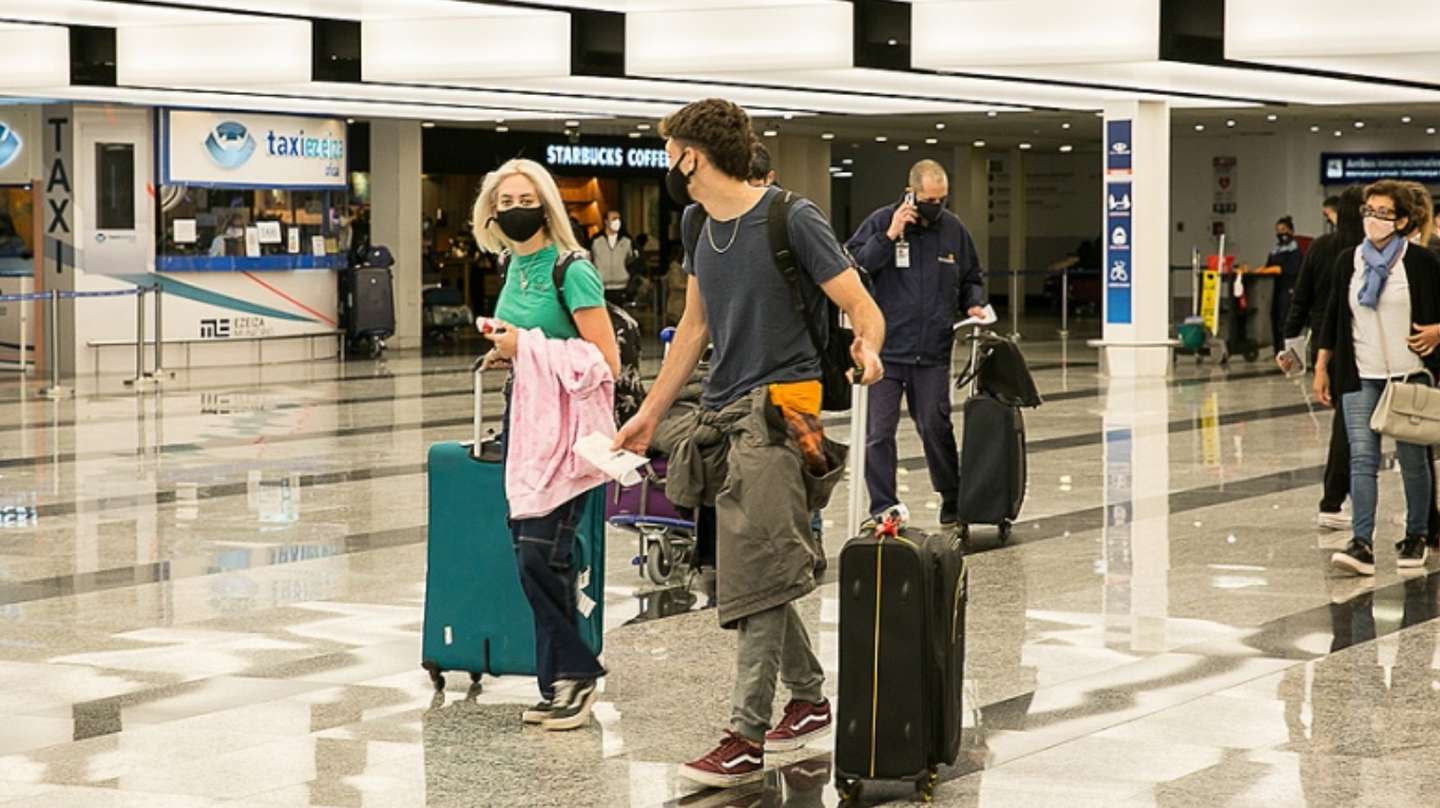 Para viajar a Europa los argentinos tendrán que pagar un trámite especial que será obligatorio