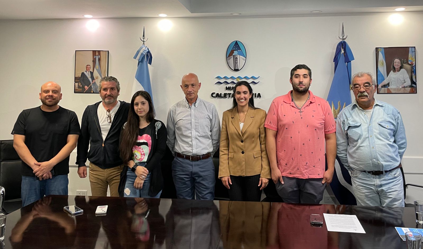 Municipio firma acuerdo para la venta de merluza a $800 el kilo 