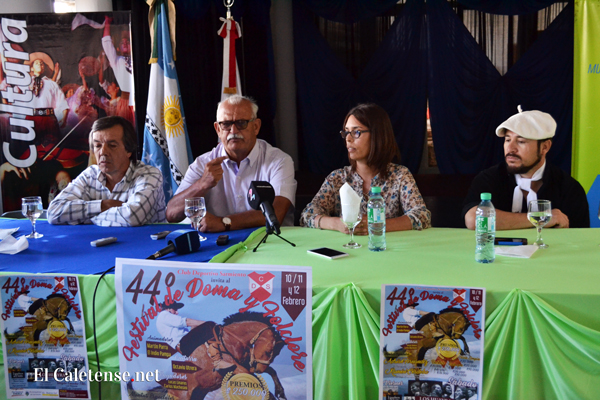  El Intendente de Sarmiento Ricardo Britapaja llego a Caleta para presentar el 44° Festival de Doma y Folclore