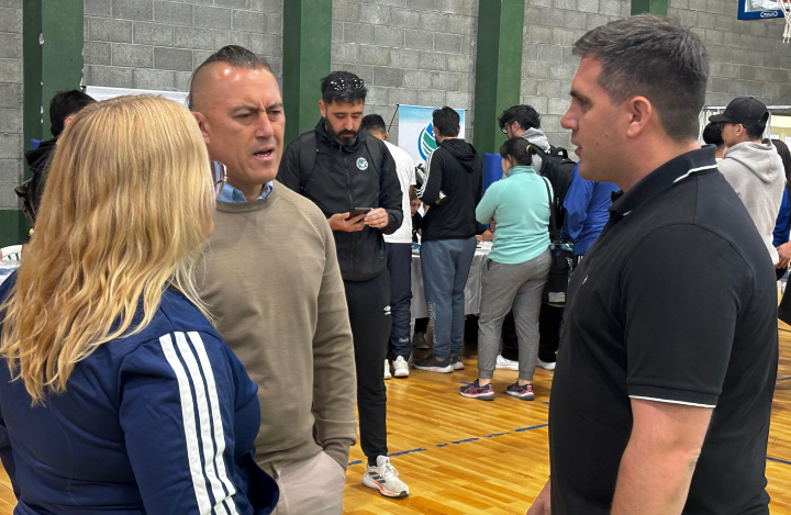 Educación advierte que el conflicto sindical en el CPE frena la liquidación de haberes