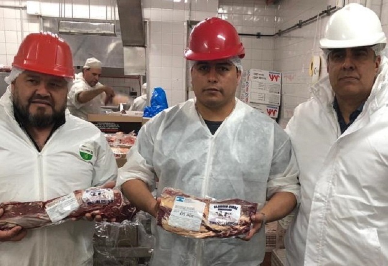 Vidal recorrió frigoríficos en Buenos Aires, y continúa trabajando para bajar el precio de la carne