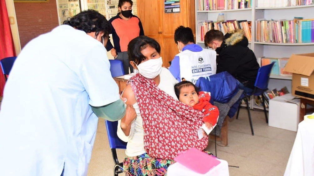 Santa Cruz tiene el 27,6: Cerca del 30% de la población en Argentina ya recibió la primera dosis de la vacuna contra el coronavirus