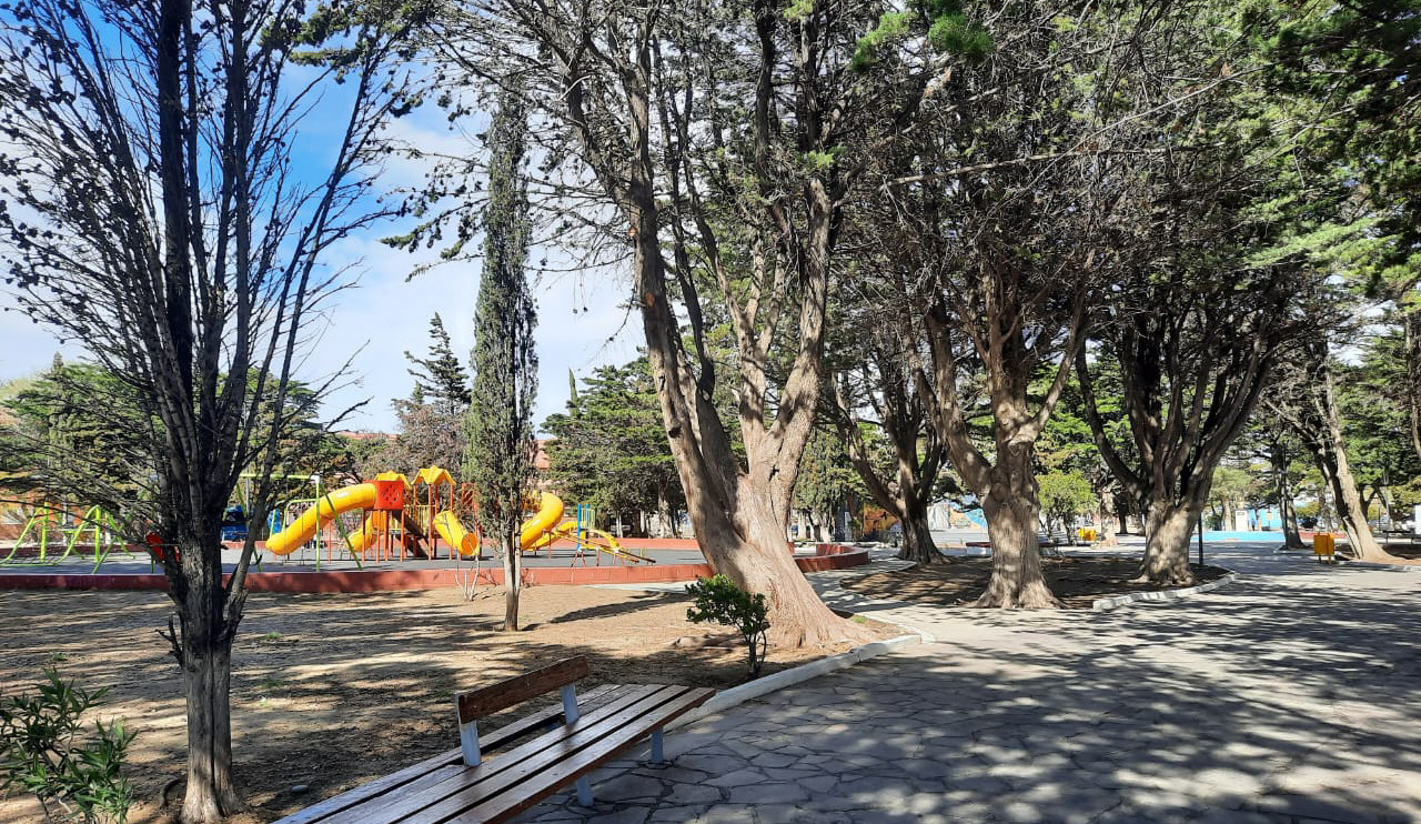 Menores intentaron robar una moto, escaparon y uno de ellos chocó con una camioneta