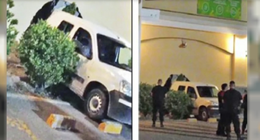Chocaron un auto contra una pared del shopping para robar en una joyería