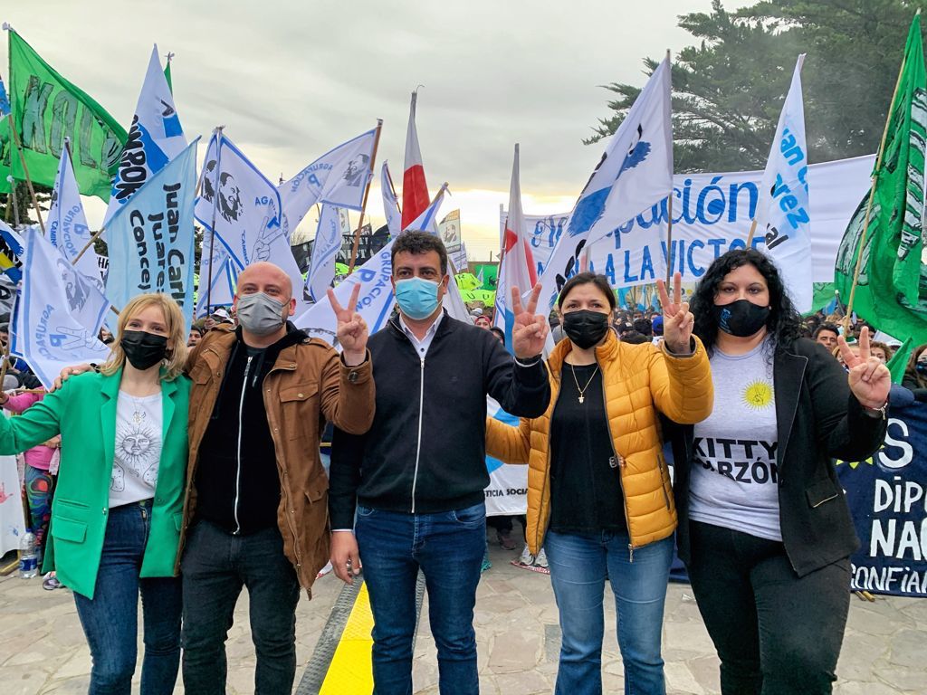 El Frente de Todos cerró su campaña en la plaza 20 de Noviembre ante una multitud