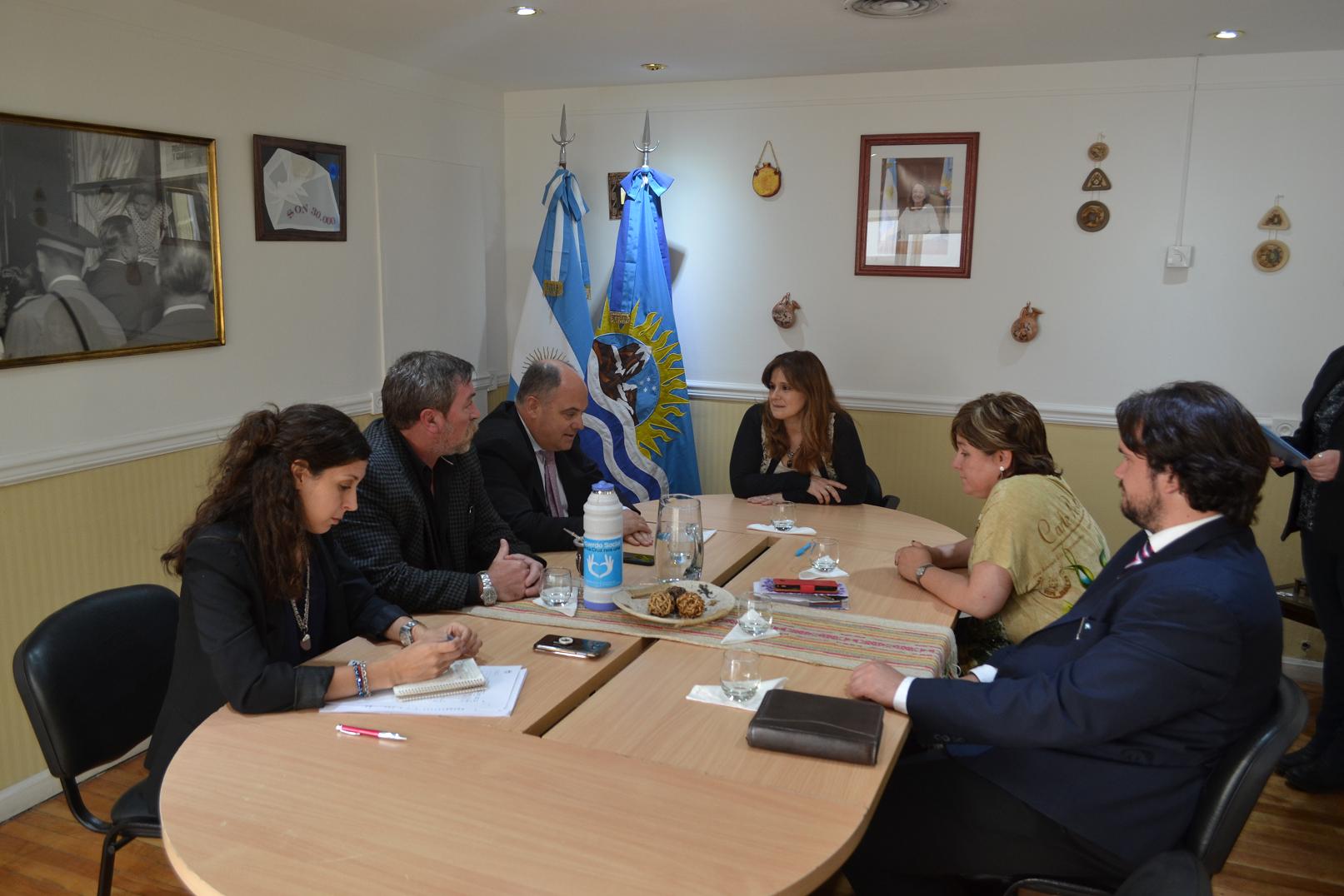 Firmaron convenio de cooperación entre el Ministerio de Desarrollo Social de Santa Cruz y la UTN